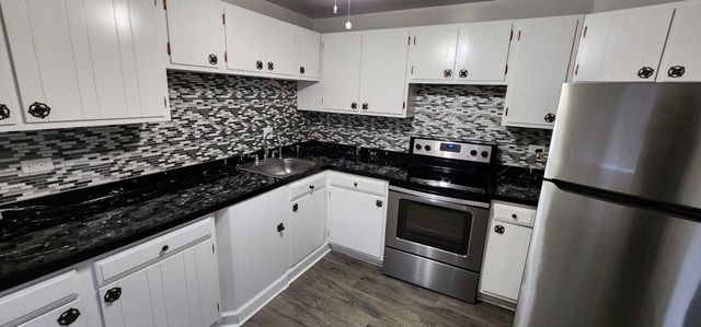 2305 Holiday Terrace 131, Lansing, IL 60438