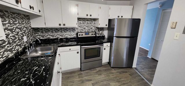 2305 Holiday Terrace 131, Lansing, IL 60438