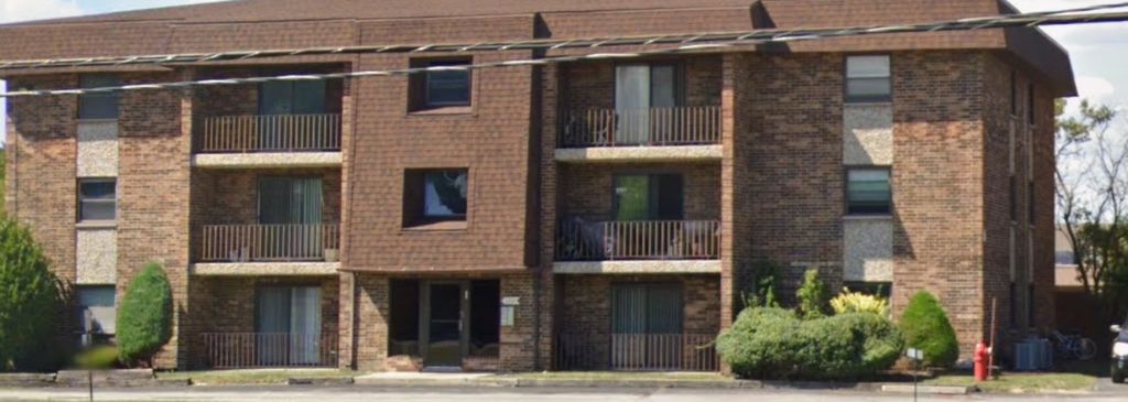 2305 Holiday Terrace 131, Lansing, IL 60438