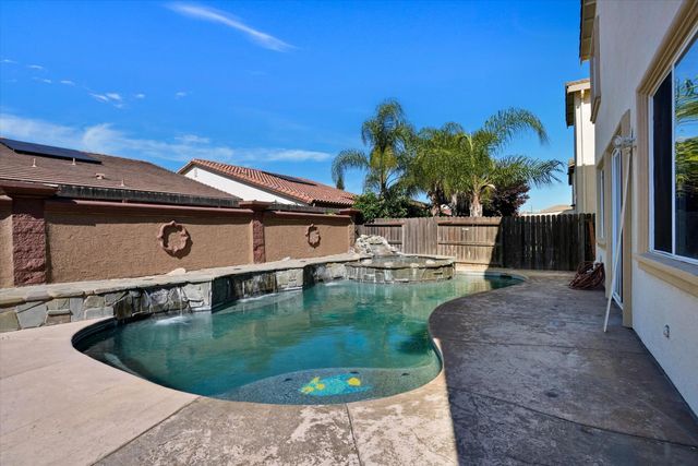 3837 Banyan Tree Dr, Modesto, CA 95355