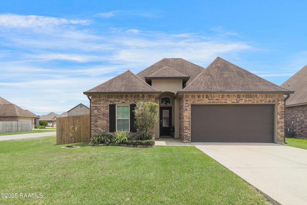 306 Flanders Ridge Drive, Youngsville, LA 70592
