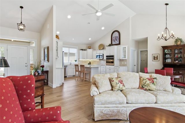 3729 Crest Ridge Court, Eau Claire, WI 54701