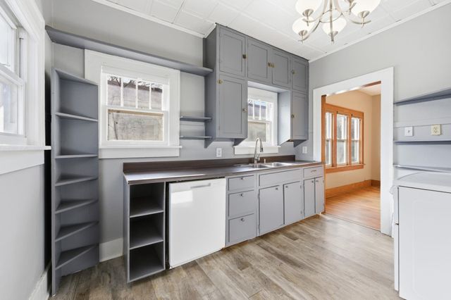 1346 S Hydraulic St, Wichita, KS 67211