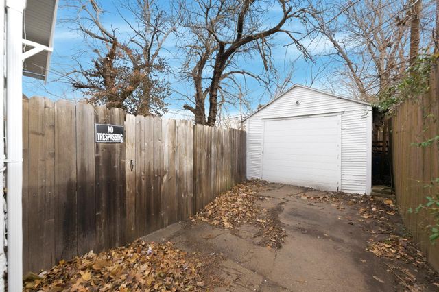 1346 S Hydraulic St, Wichita, KS 67211