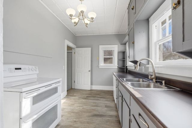 1346 S Hydraulic St, Wichita, KS 67211