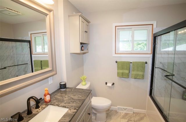 1575 Niles Cortland Road NE, Warren, OH 44484