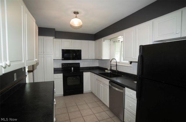 1575 Niles Cortland Road NE, Warren, OH 44484