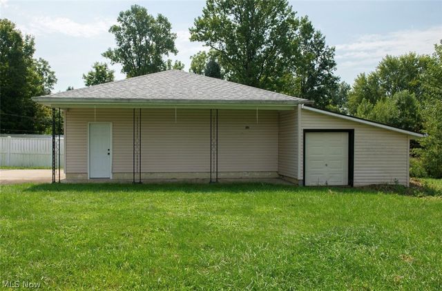 1575 Niles Cortland Road NE, Warren, OH 44484