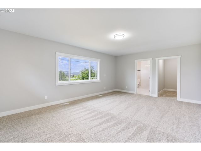 352 Ne LOVRIEN Ave, Gresham, OR 97030