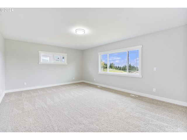 352 Ne LOVRIEN Ave, Gresham, OR 97030