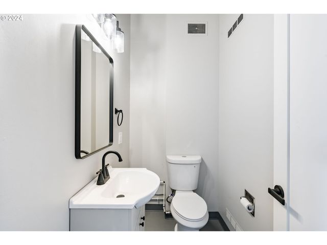 352 Ne LOVRIEN Ave, Gresham, OR 97030