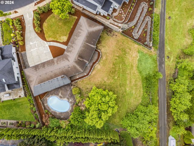 352 Ne LOVRIEN Ave, Gresham, OR 97030