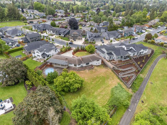 352 Ne LOVRIEN Ave, Gresham, OR 97030