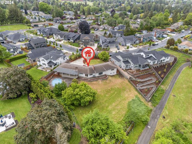 352 Ne LOVRIEN Ave, Gresham, OR 97030