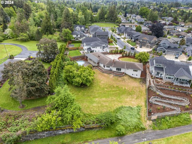 352 Ne LOVRIEN Ave, Gresham, OR 97030