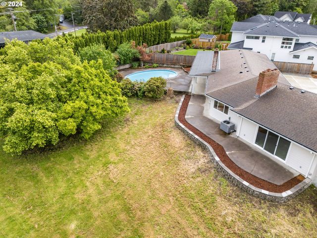 352 Ne LOVRIEN Ave, Gresham, OR 97030