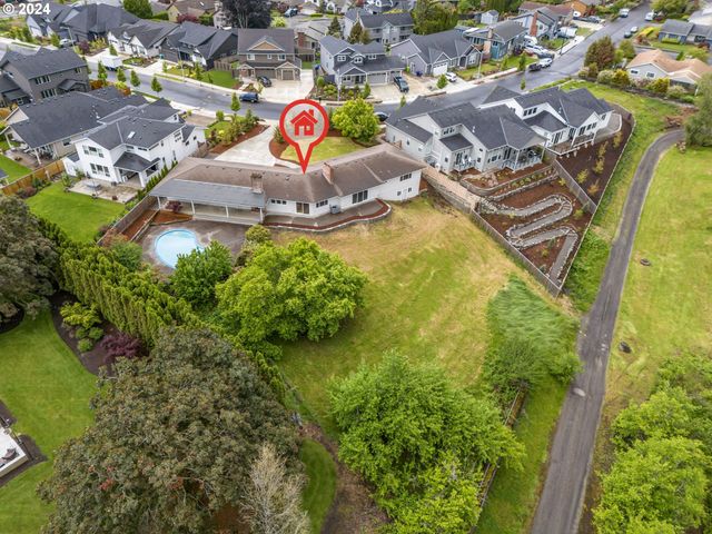 352 Ne LOVRIEN Ave, Gresham, OR 97030