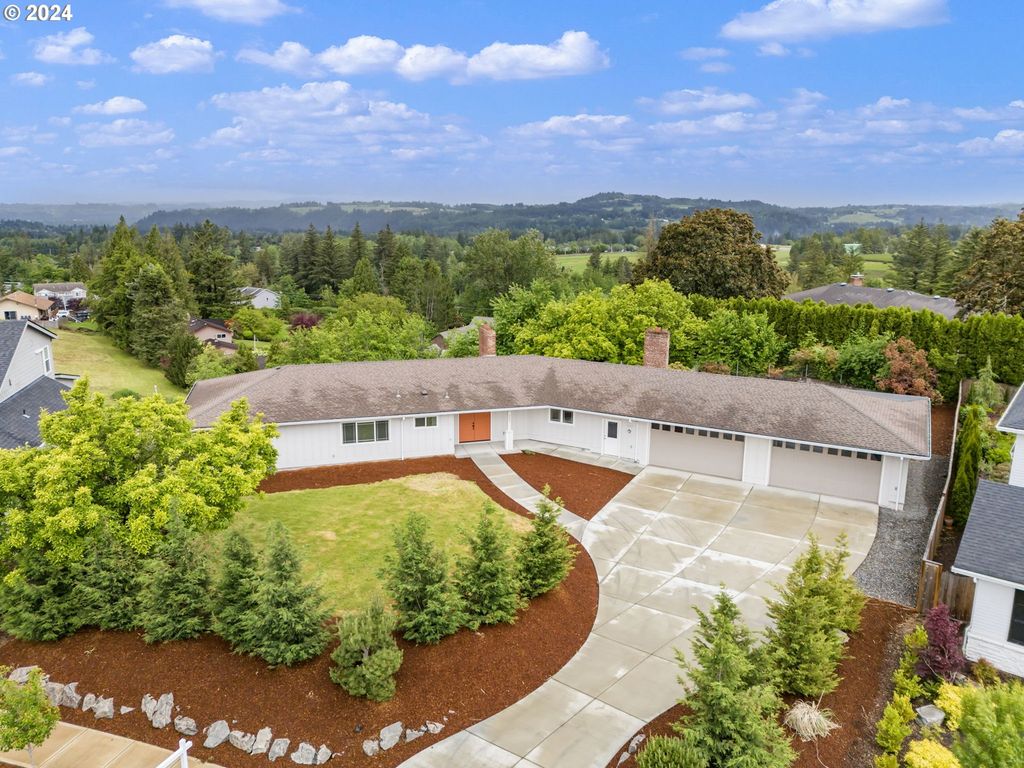 352 Ne LOVRIEN Ave, Gresham, OR 97030