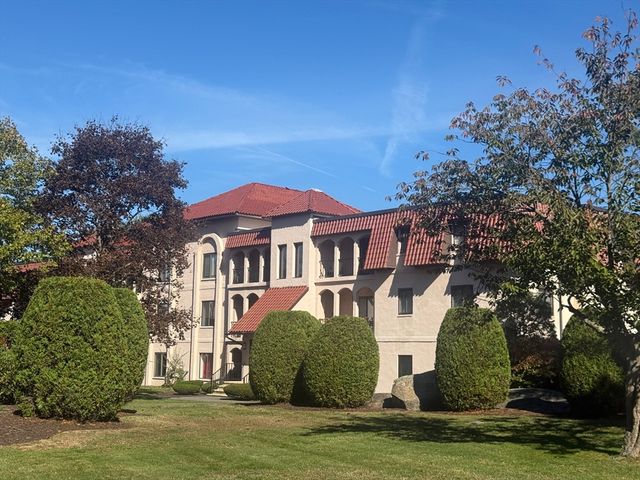 685 Oak St 2-5, Brockton, MA 02301