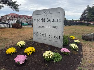 685 Oak St 2-5, Brockton, MA 02301