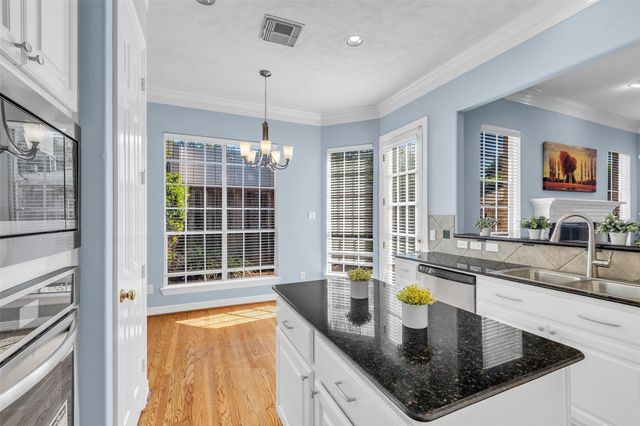 2819 Briarhurst Park, Houston, TX 77057