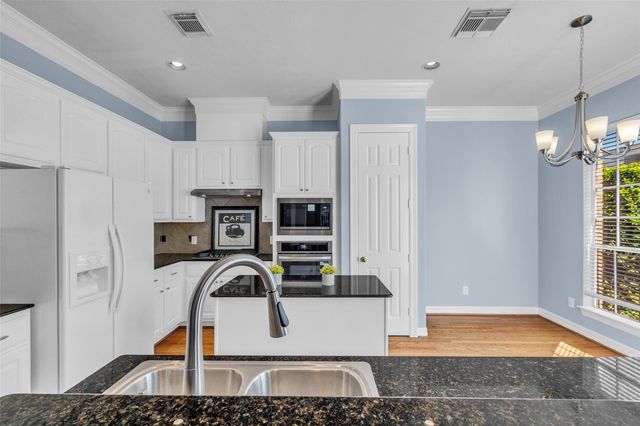 2819 Briarhurst Park, Houston, TX 77057