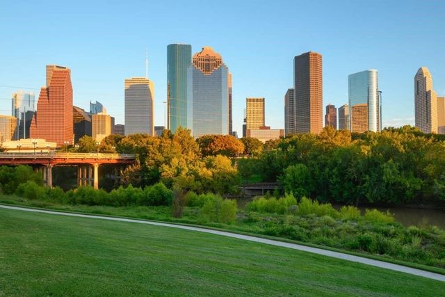 2819 Briarhurst Park, Houston, TX 77057