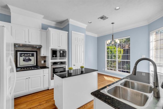2819 Briarhurst Park, Houston, TX 77057