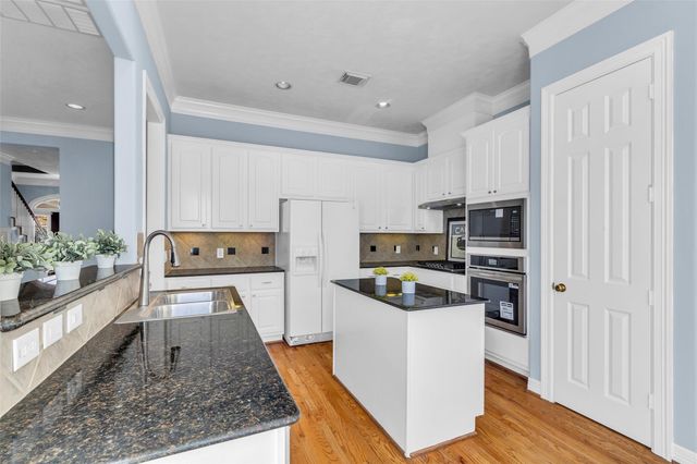 2819 Briarhurst Park, Houston, TX 77057
