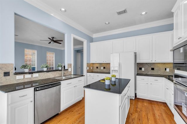 2819 Briarhurst Park, Houston, TX 77057