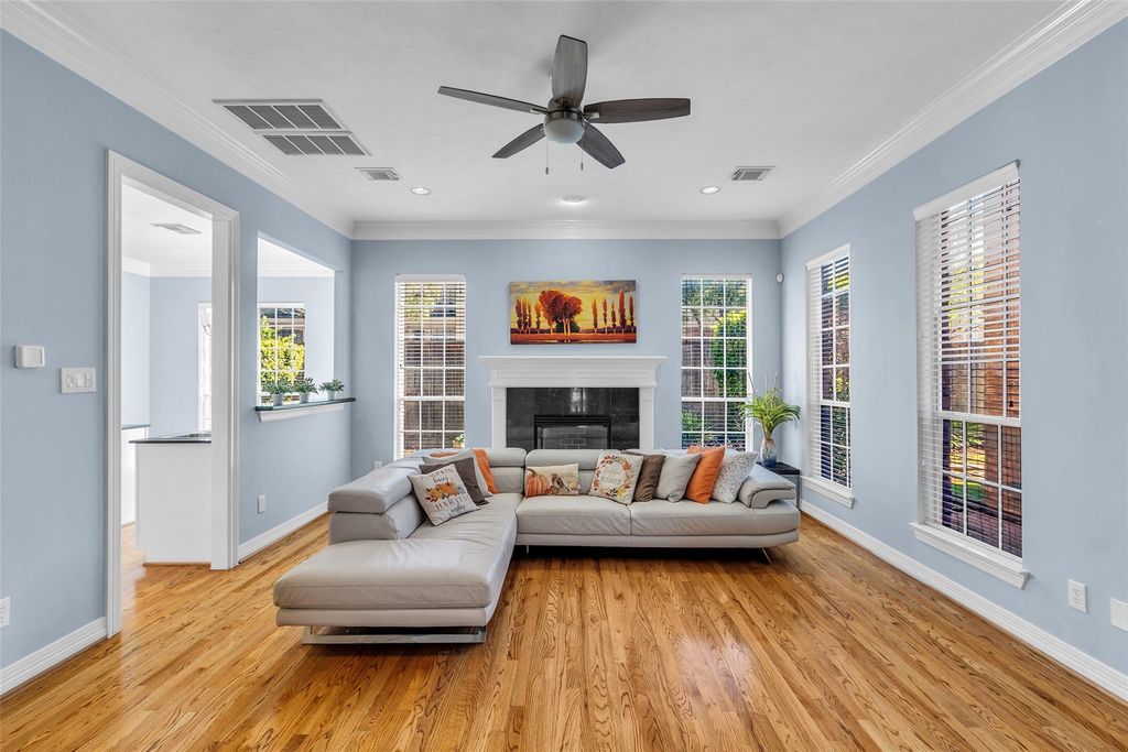 2819 Briarhurst Park, Houston, TX 77057