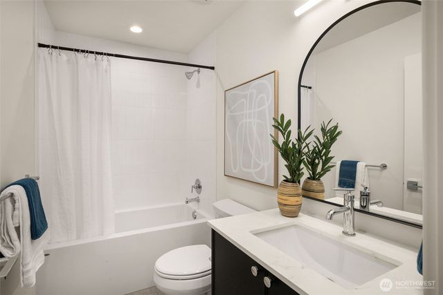 2105 SW Genesee Street SW, Seattle, WA 98106