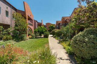 1354 Yulupa Ave #E, Santa Rosa, CA 95405