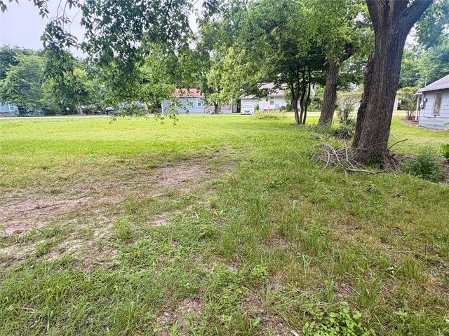 704 E 8th Street, Bonham, TX 75418