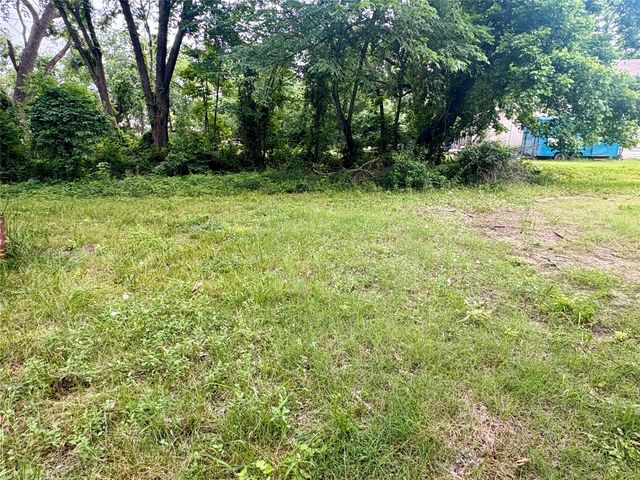 704 E 8th Street, Bonham, TX 75418