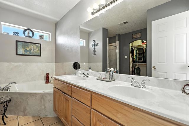 1902 VALLEY VIEW Drive SW, Los Lunas, NM 87031