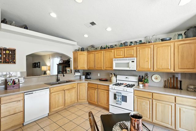 1902 VALLEY VIEW Drive SW, Los Lunas, NM 87031