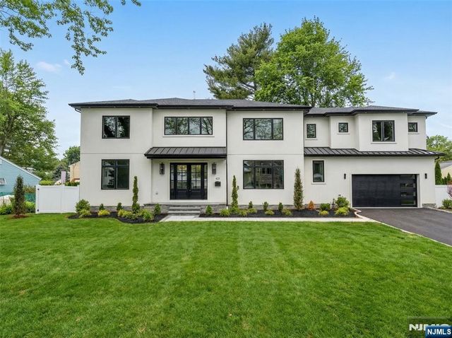 623 Alberta Drive, Paramus, NJ 07652