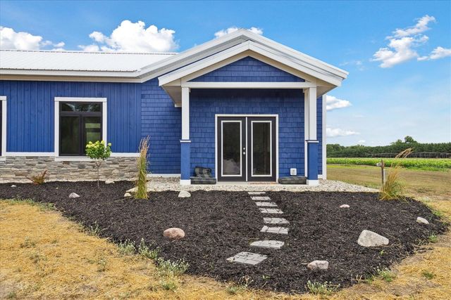 6130 Arbogast Road, Howard City, MI 49329