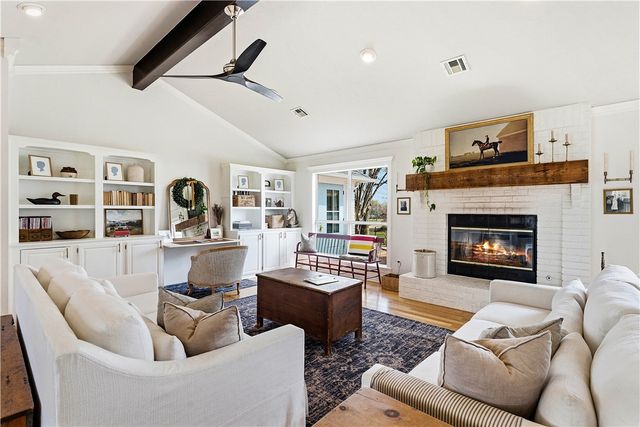 5203 S Pleasant Lane, Rogers, AR 72758