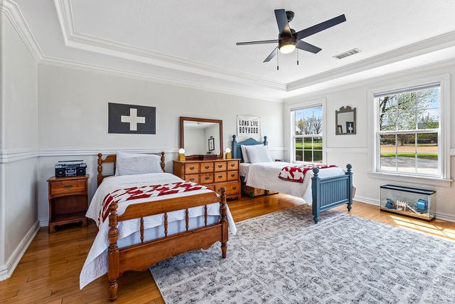 5203 S Pleasant Lane, Rogers, AR 72758