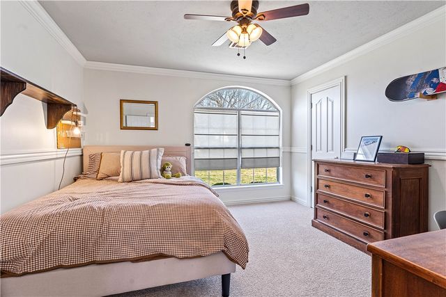 5203 S Pleasant Lane, Rogers, AR 72758