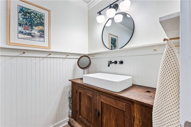 5203 S Pleasant Lane, Rogers, AR 72758