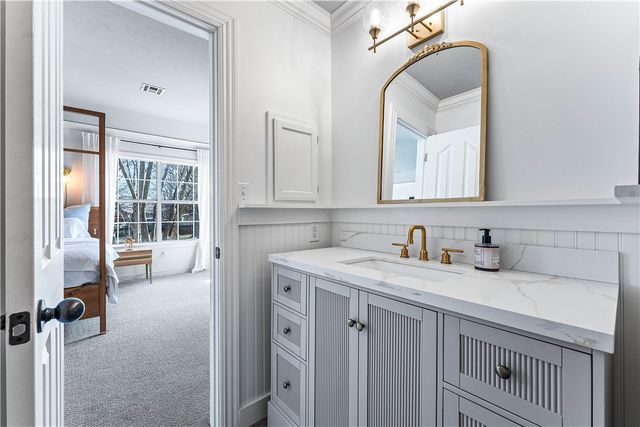 5203 S Pleasant Lane, Rogers, AR 72758