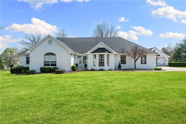 5203 S Pleasant Lane, Rogers, AR 72758