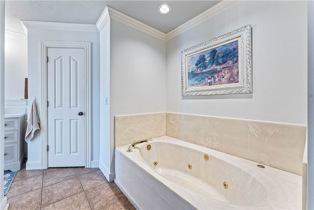 5203 S Pleasant Lane, Rogers, AR 72758