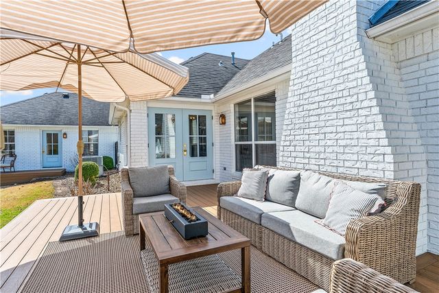 5203 S Pleasant Lane, Rogers, AR 72758