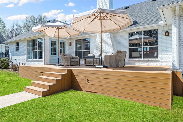 5203 S Pleasant Lane, Rogers, AR 72758