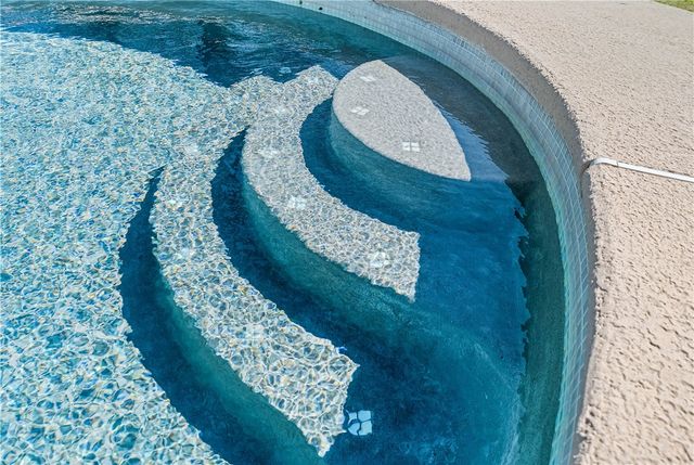 5203 S Pleasant Lane, Rogers, AR 72758