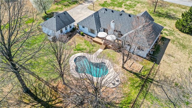 5203 S Pleasant Lane, Rogers, AR 72758